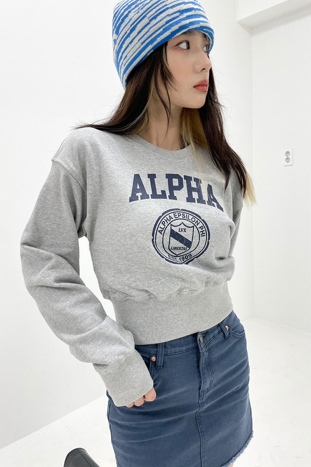 alpha crop sweatshirts (2colors)
